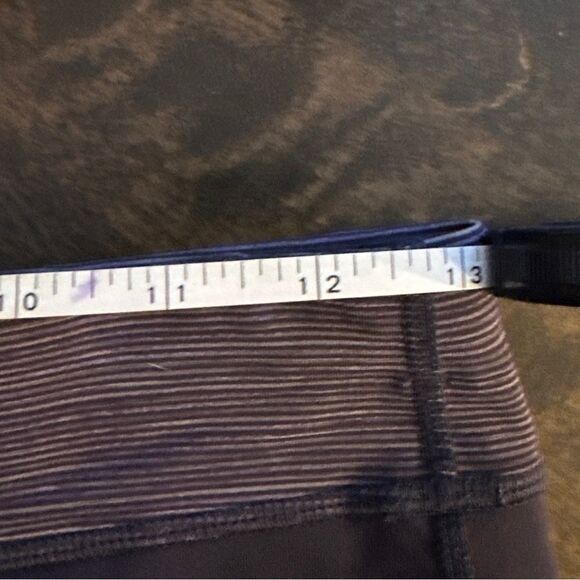 Lululemon Purple Striped Leggings Workout Waist 26”/Size 6 - Picture 6 of 7